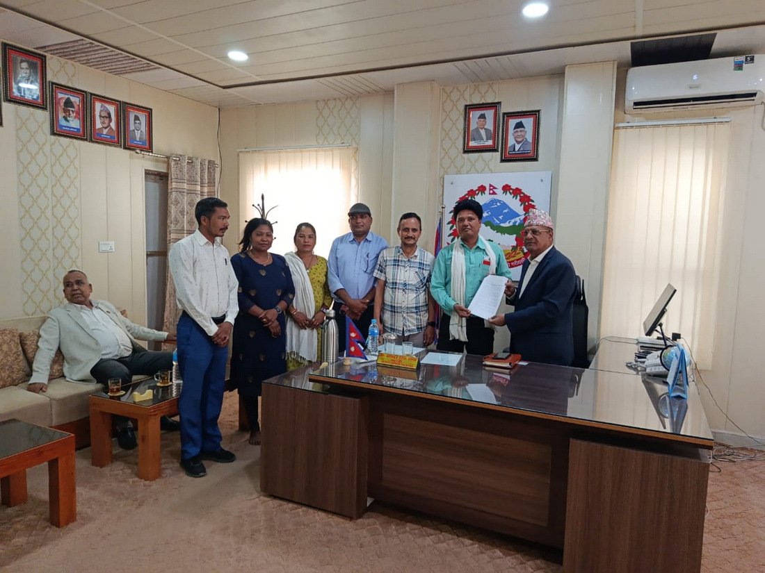 समाजमा पछाडि पारिएका वर्ग समुदायको हितमा काम गर्न प्रतिबद्ध छौँ : अर्थमन्त्री थापा