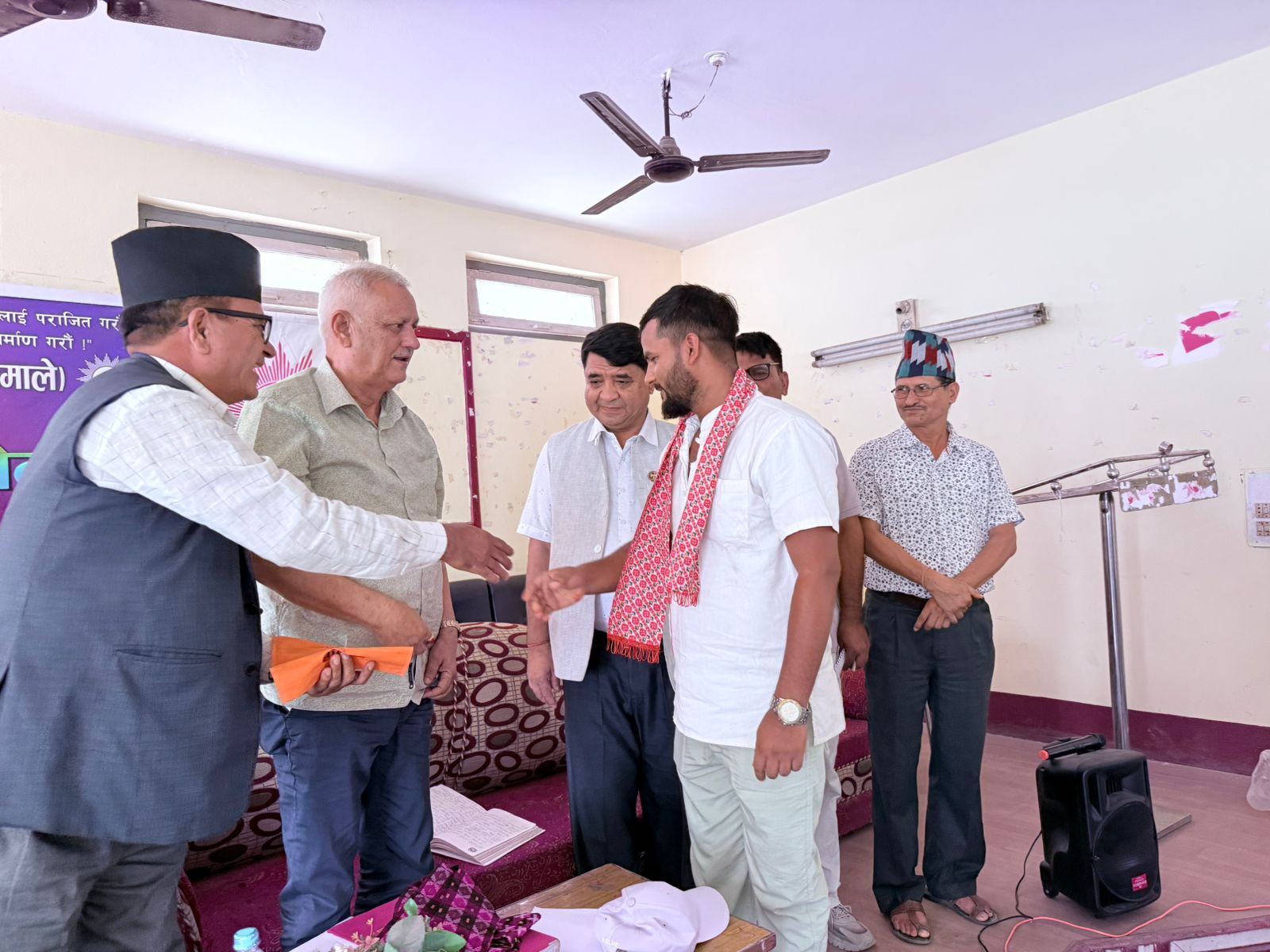 नेपाली काङ्ग्रेसका सचीव नाथ एमाले प्रवेश