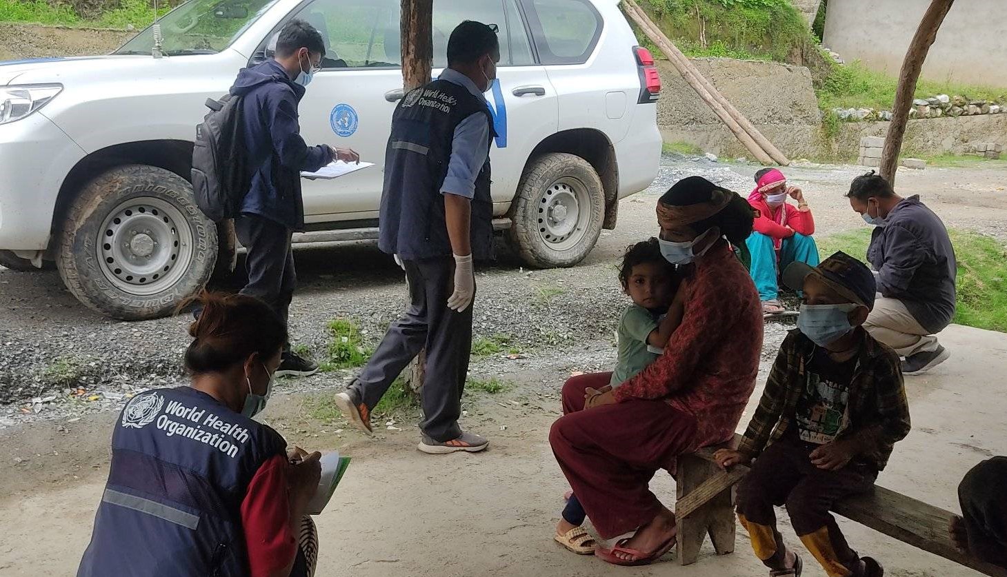 सुर्नयामा ठेउला प्रभावित क्षेत्रको निरीक्षणपछि विश्व स्वास्थ्य संगठनको टोलीले गर्यो गाउँपालिकासँग छलफल