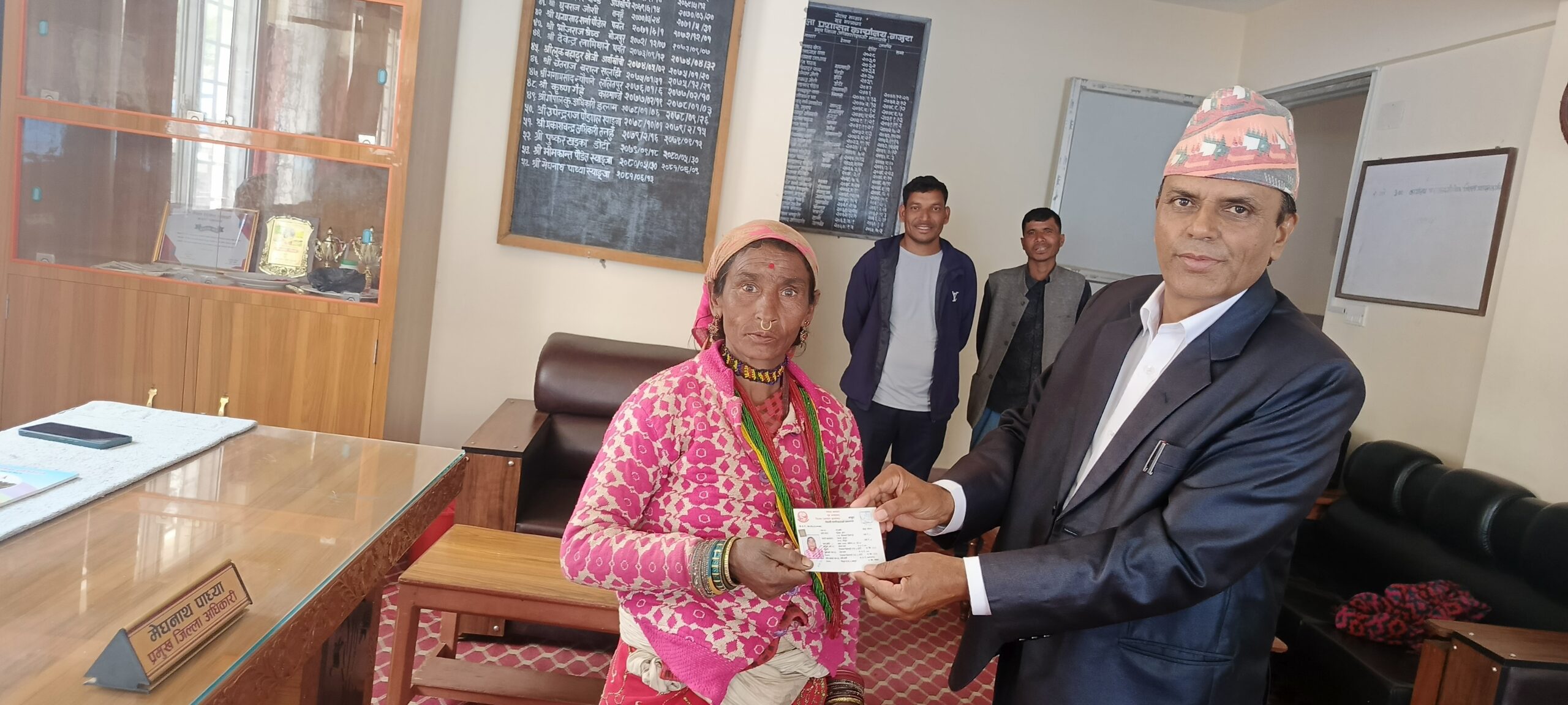 बाजुराकी धना वादीले पाइन् ५५ वर्षको उमेरमा नागरिकता