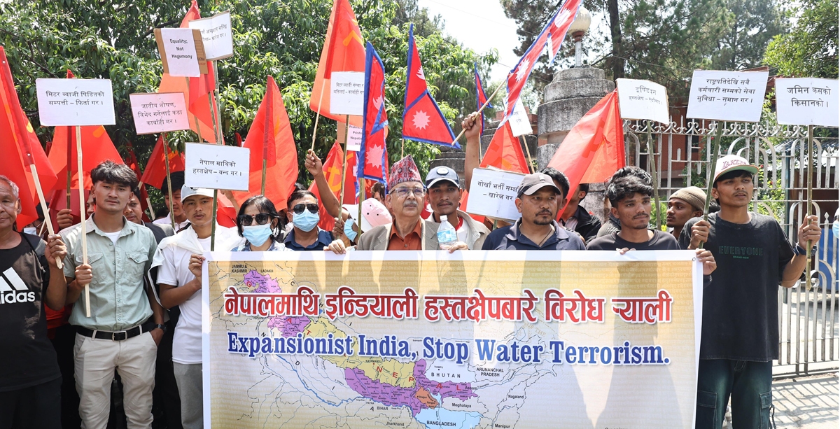 ‘ग्रेटर नेपाल’को नक्सासहित भारतीय दूतावास अगाडि प्रदर्शन