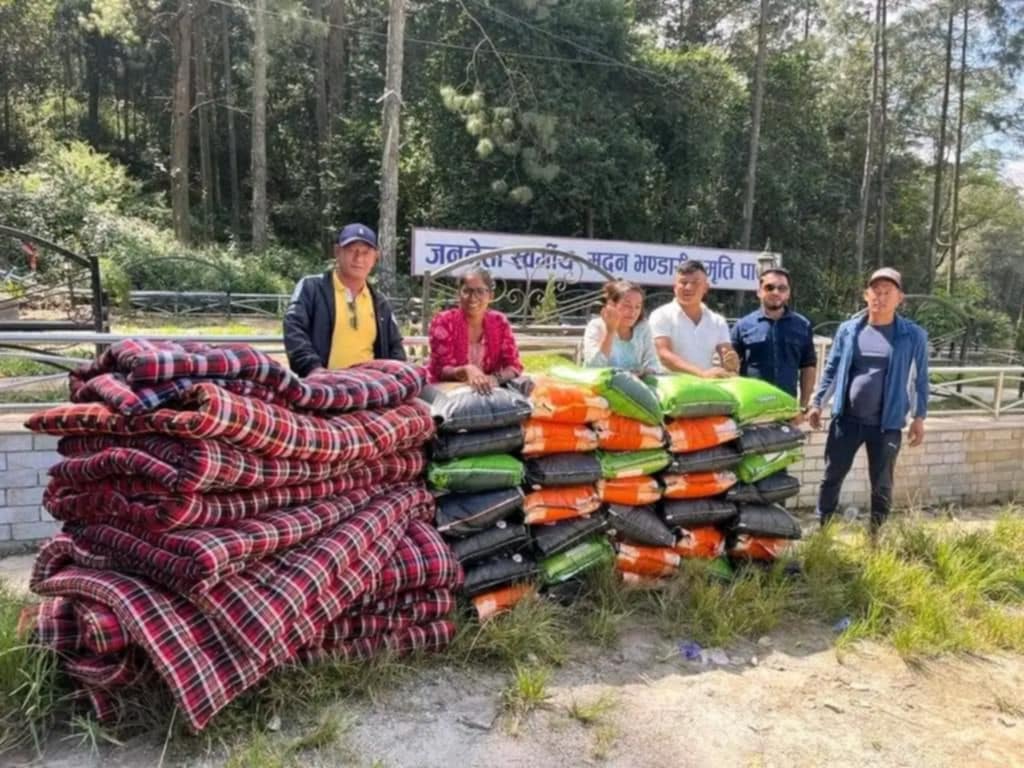 सामाजिक अभियान्ताद्धय लक्ष्मी र रिताको नेतृत्वमा बाढी पीडितलाई सहयोग