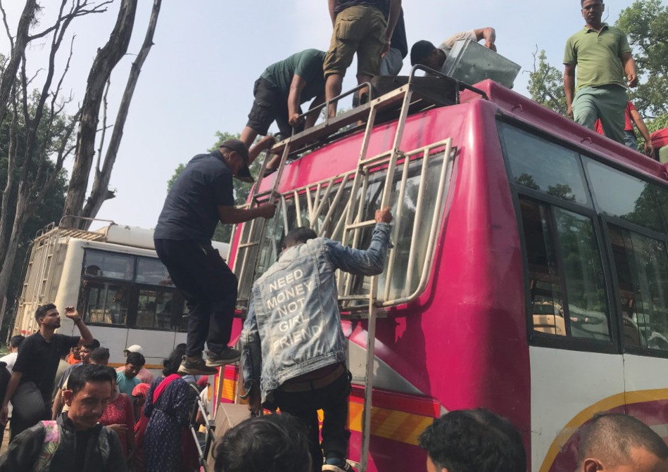 कैलालीको त्रिनगर सीमा नाकामा नेपाली सुरक्षाकर्मीबाटै असुली