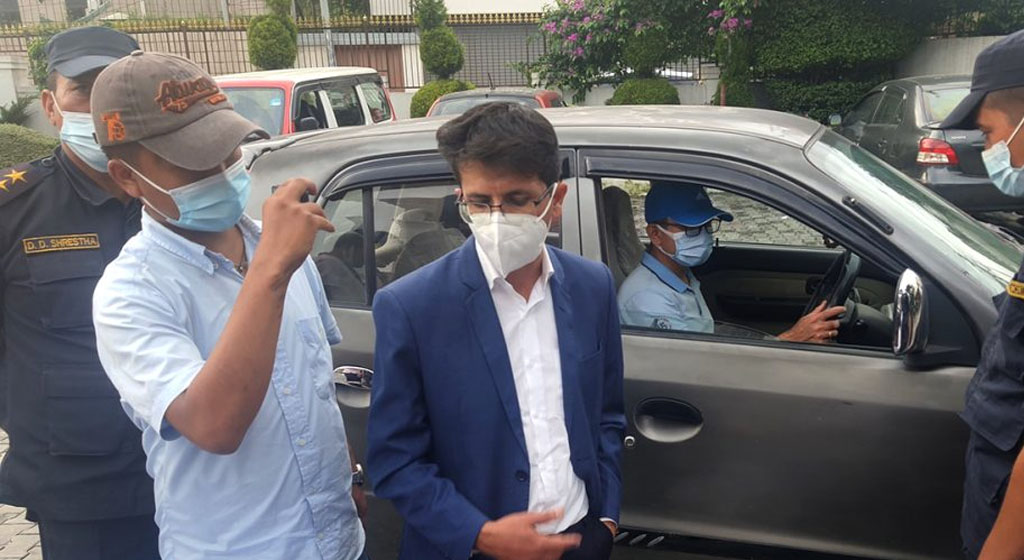 साढे २२ लाख रुपैयाँसहित पक्राउ परेका उपसचिवविरुद्ध भ्रष्ट्राचार मुद्दा